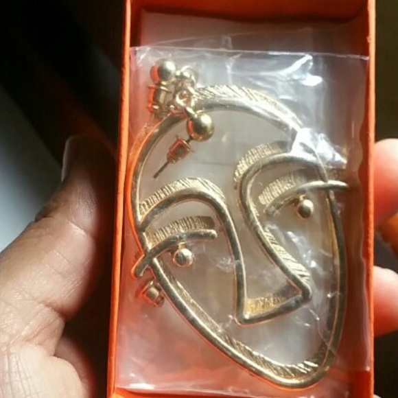 Golden Face Dangle Earrings - Picture 5 of 5